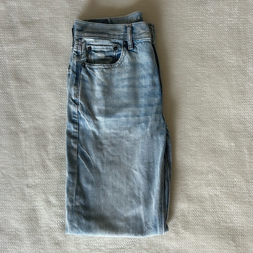 American Eagle Light-wash 90s Boyfriend Jeans